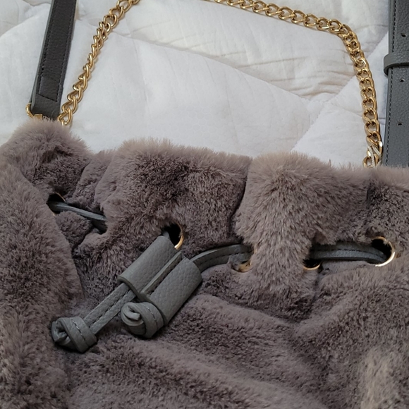 Gianna Bini gray faux fur purse - Picture 3 of 8